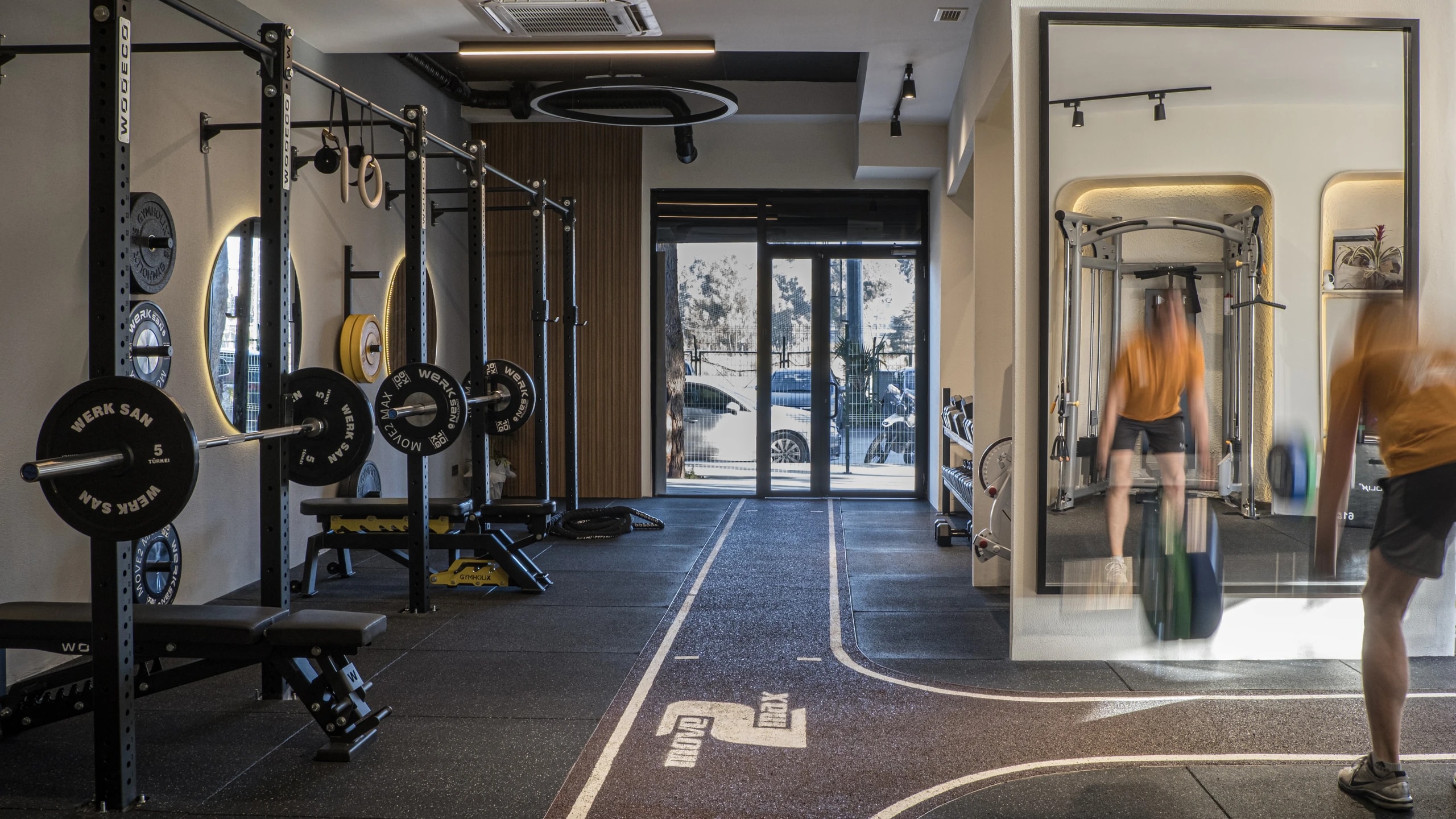 Move 2 Max Studio gym interior with training equipment, mirrors and warm lighting